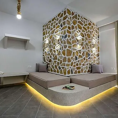 فندق Oasis يميناريا