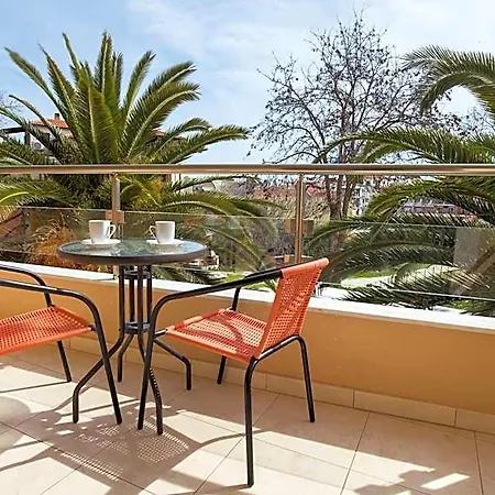 فندق Oasis يميناريا